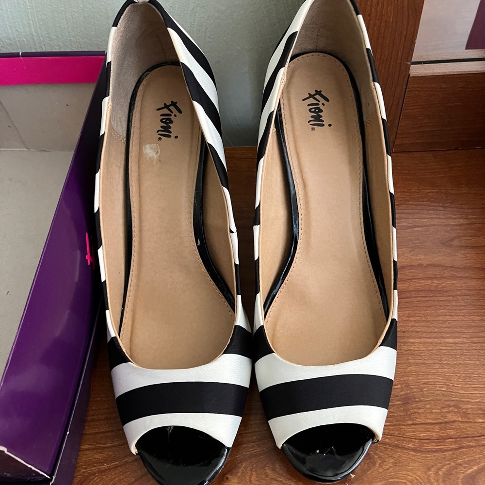 FIONI Black and White Striped Heels